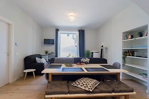 Lakeview Apartments by Rent all Como