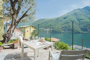La Quiete With Private Garden by Rent all Como