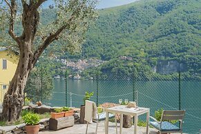 La Quiete With Private Garden by Rent all Como