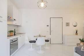 Luce Apartment by Rent all Como