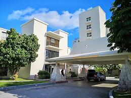 NEW Stunning Beachfront Condo at the Coral Beach