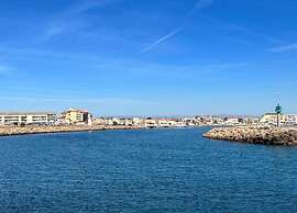 Bright Villa Steps From the Sea