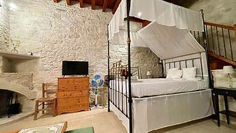 Juliet Studio Suite by TrulyCyprus