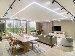 Modern Studio With Rooftop Pool and gym in JVC
