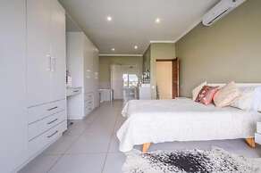 Lake Villa Hartebees