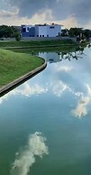 Lake Villa Hartebees
