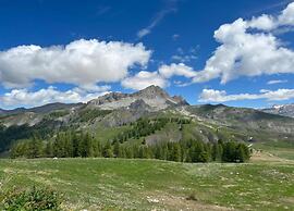 Studio in Allos With Stunning Mountain Views
