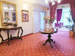 HOTEL PARADISO