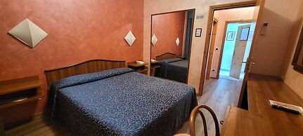 HOTEL PARADISO