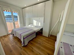 Renovated Apartment With Balcony