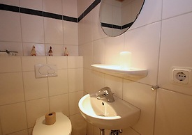 Ferienhaus mit Kaminofen in Burhave