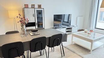 Spacious 3BR 2/5 BA Near Diamond District by Oneluxstay