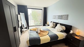 Spacious 3BR 2/5 BA Near Diamond District by Oneluxstay