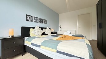 Spacious 3BR 2/5 BA Near Diamond District by Oneluxstay
