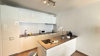 Spacious 3BR 2/5 BA Near Diamond District by Oneluxstay