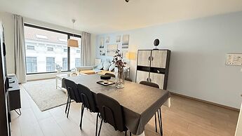 Spacious 3BR 2/5 BA Near Diamond District by Oneluxstay