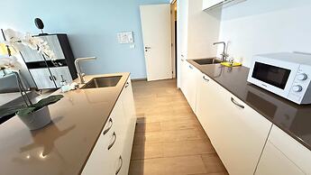 Spacious 3BR 2/5 BA Near Diamond District by Oneluxstay