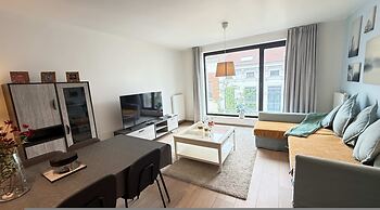 Spacious 3BR 2/5 BA Near Diamond District by Oneluxstay
