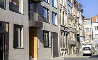 Spacious 3BR 2/5 BA Near Diamond District by Oneluxstay