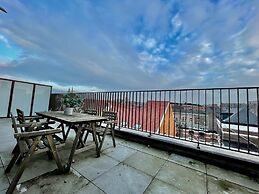 Modern 1BR Near Diamond District by Oneluxstay