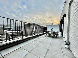 Modern 1BR Near Diamond District by Oneluxstay