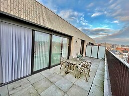 Modern 1BR Near Diamond District by Oneluxstay