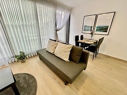Modern 1BR Near Diamond District by Oneluxstay