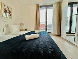 Modern 1BR Near Diamond District by Oneluxstay