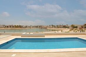 Peaceful 2-bedroom Pool Escape