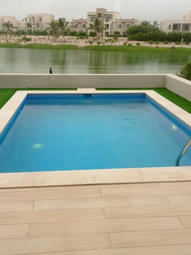 Peaceful 2-bedroom Pool Escape