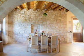 Villa Erontas Mini Pool and Heated Jacuzzi