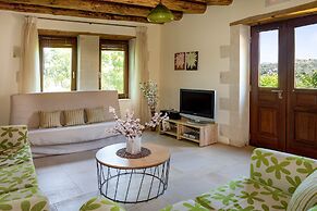 Villa Erontas Mini Pool and Heated Jacuzzi