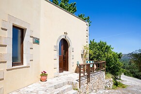 Villa Erontas Mini Pool and Heated Jacuzzi