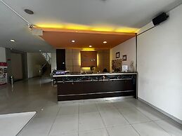 OYO 94442 Jebres Inn