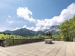 Chalet Retreat Near Slopes