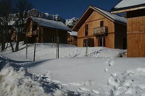 Chalet Retreat Near Slopes