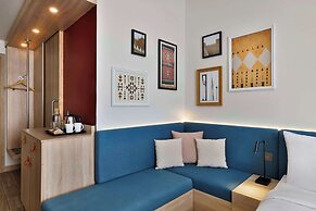 Hampton By Hilton Neom Community 2