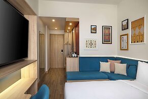 Hampton By Hilton Neom Community 2