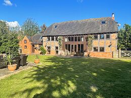 The Threshing Barn-Stunning 5 BD Retreat