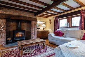 The Threshing Barn-Stunning 5 BD Retreat