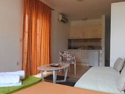 Luna Apartments