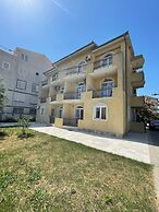 Luna Apartments