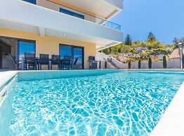 Luxury Villa Navis