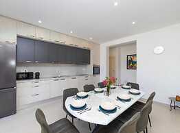 Luxury Villa Navis