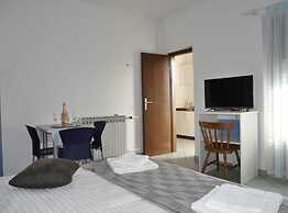 Dugi Rat Seaside Apartments