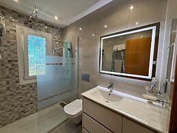 6 Guests - 3BR - Private Pool - Mountain Views