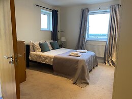 2 Bed Flat - Sleeps 4 - Parking - Wifi