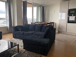 2 Bed Flat - Sleeps 4 - Parking - Wifi