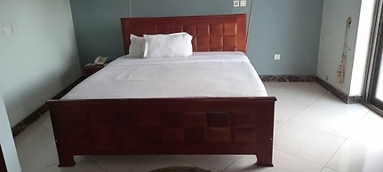 Super Paradise Hotel