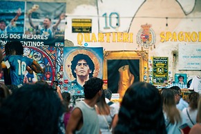Mira Maradona